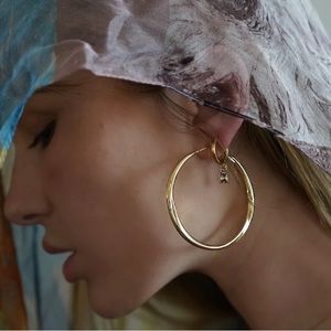 Minimal Twist Hoops from Naturyl By Niykee